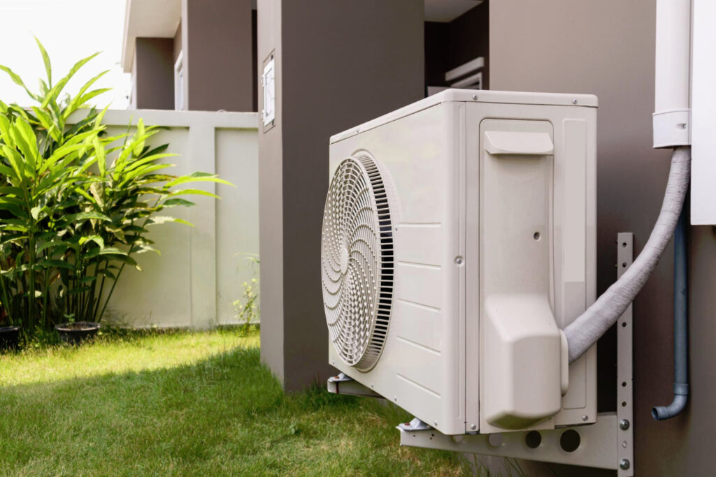 La aerotermia proporciona calefacción y refrigeración sostenible en viviendas unifamiliares.