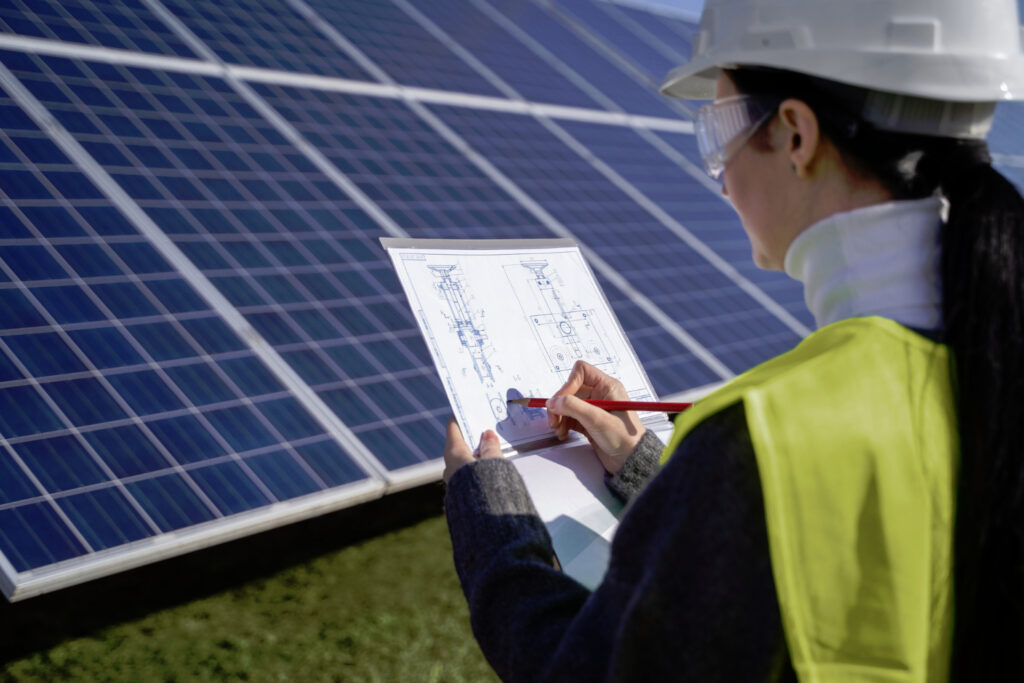 Una instalación fotovoltaica con baterías domésticas aumenta la independencia eléctrica del hogar.